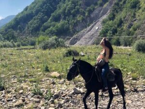 Прогулки на лошадях в горах Прогулки на лошадях в горах