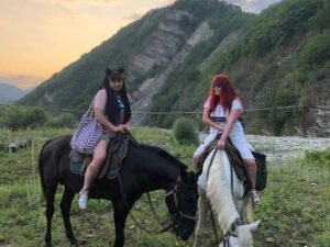 Прогулки на лошадях в горах Прогулки на лошадях в горах