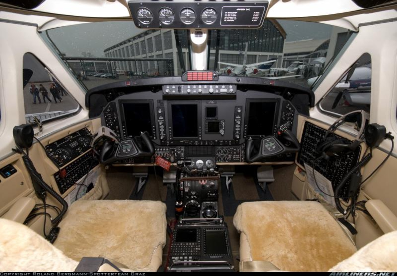 HAWKER BEECHCRAFT KING AIR 200 HAWKER BEECHCRAFT KING AIR 200