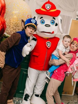 Детская игровая программа с аниматором на час